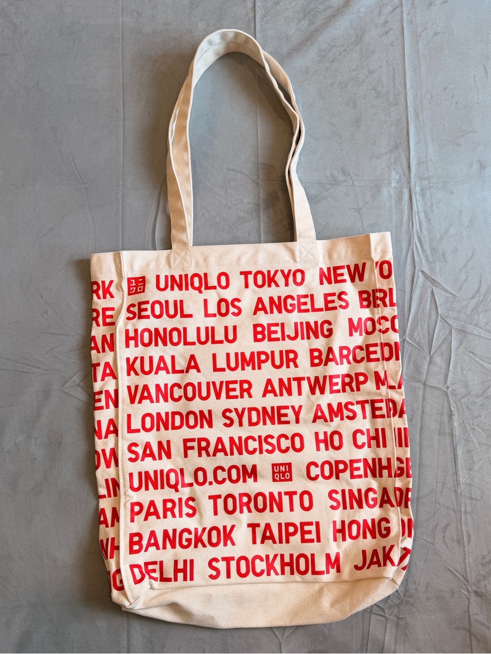 Brand New UNIQLO Red Text Canvas Tote Bag - Picture 2 of 5